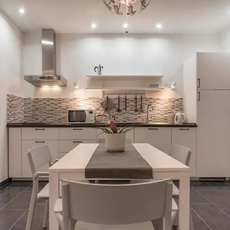 Apartamento Romantic In Rome, 50 Sqm, Parking Roma