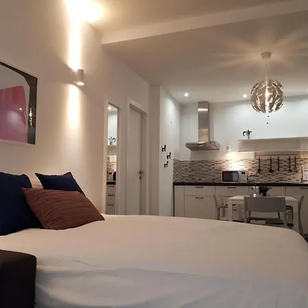 Lägenhet Romantic In Rome, 50 Sqm, Parking Rom